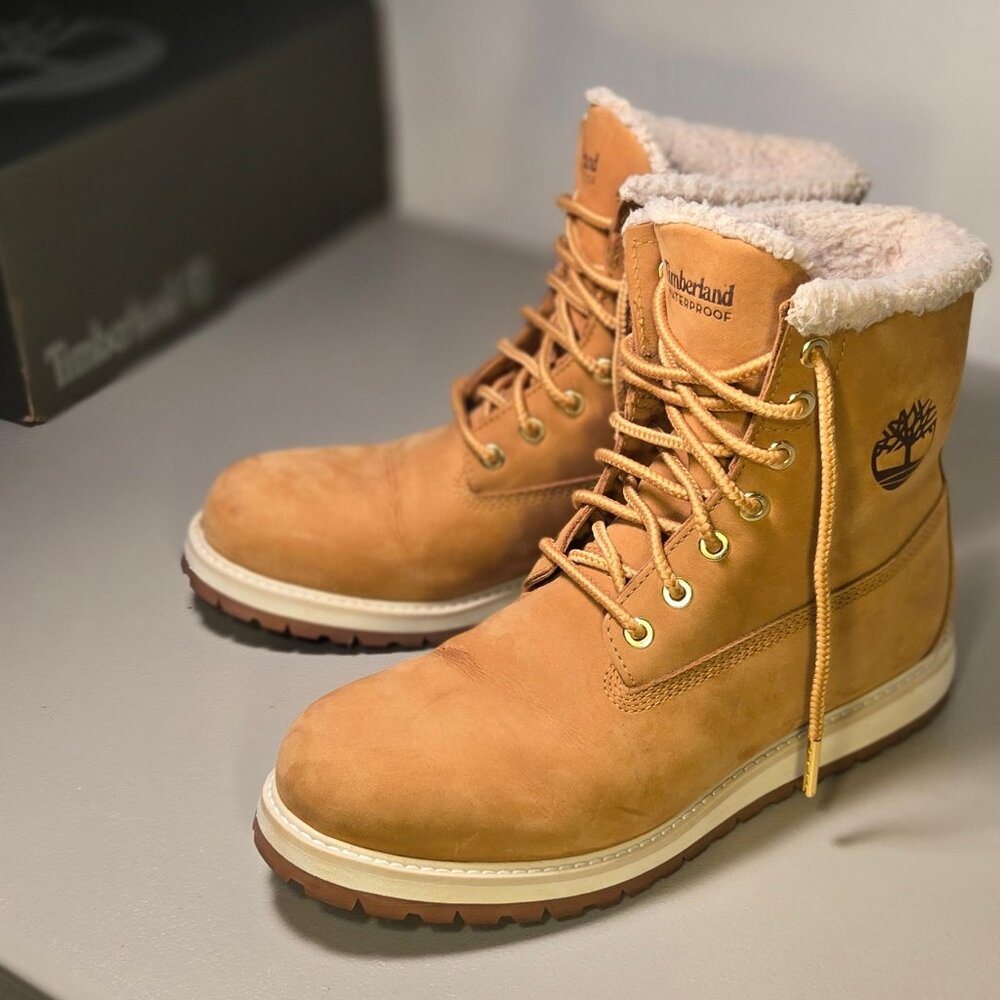 Timberland 6” Brown Men’s Boots with Shearling Collar, size 8 (fits 9)